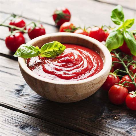 رب گوجه فرنگی یک کیلویی؛ چاشنی خانگی صنعتی 2 مدل شیشه ای فلزی آراد