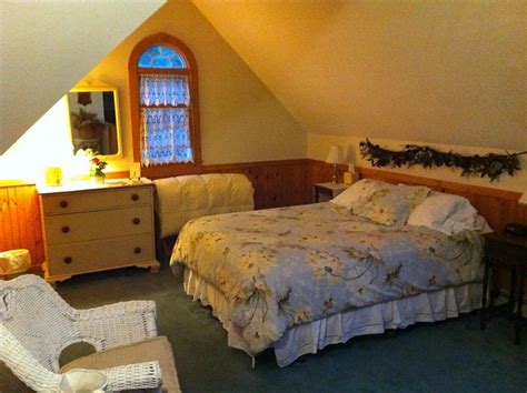 MOUNTAIN-FARE INN BED AND BREAKFAST - B&B Reviews (Campton, NH)