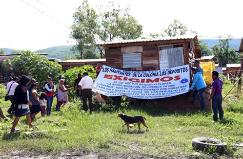 Protestan En El Palacio De Tixtla Vecinos De Una Colonia Irregular