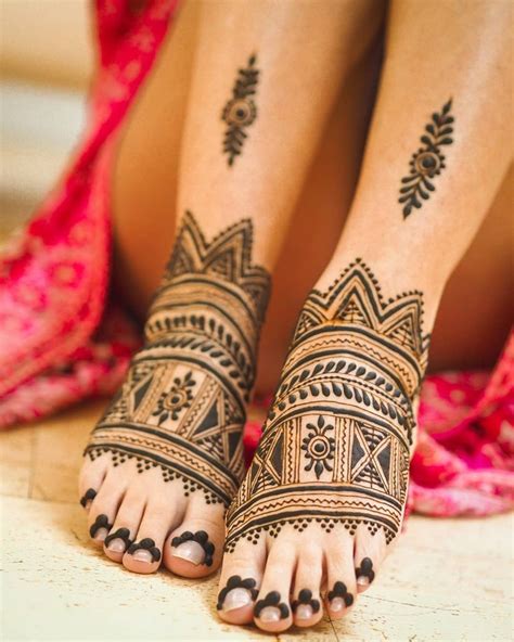 Share More Than 79 Under Feet Mehndi Design Super Hot Seven Edu Vn