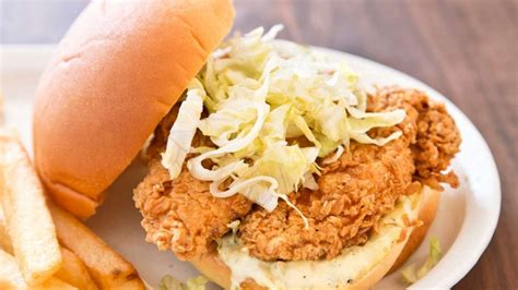 Homemade crispy fried chicken sandwich recipe - ABC News