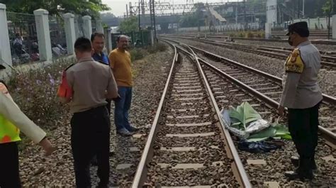 Pria Tanpa Identitas Tewas Ditabrak Kereta Di Matraman Korban Sempat