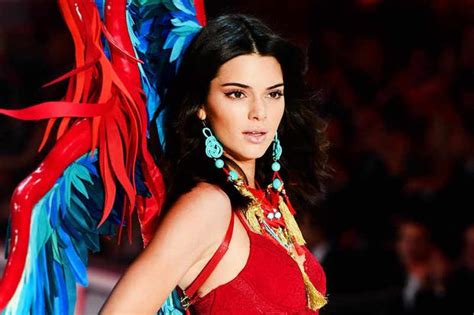 Kendall Jenner Es Nombrada La Modelo Mejor Pagada Del 2017 Vos TV