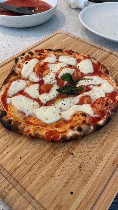 Margherita Pizza : r/ItalianFood