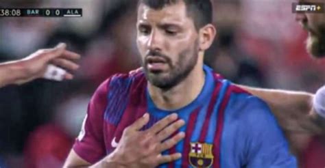 Terrore Al Camp Nou Sergio Aguero Si Sente Male Durante Il Match