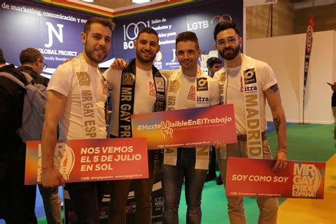 Mr Gay Pride España 2018 y algunos de sus compañeros visitan FITUR