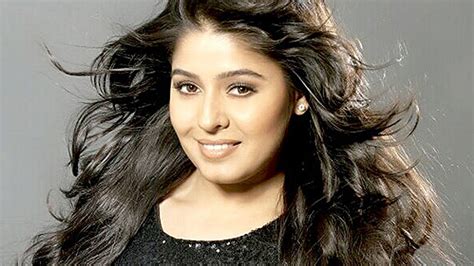 Sunidhi Chauhan Forgets To Wear Underwear Youtube