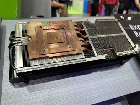 La RTX 4090 Ti vuelve a mostrar su gigantesco tamaño