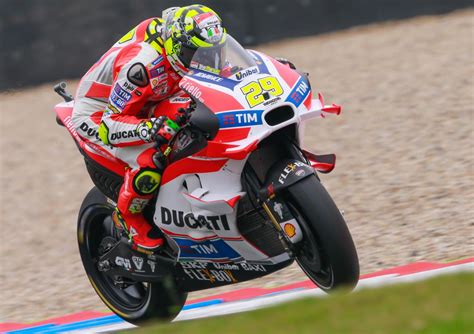 Motogp Assen Iannone Il Pi Veloce Nelle Fp Rossi A