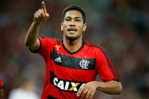 Ex jogador do Flamengo Hernane Brocador acerta clube da 2ª divisão