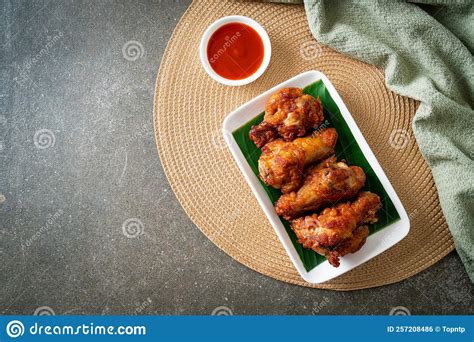 Poulet Frit Croustillant Avec Sauce Au Poisson Photo Stock Image Du