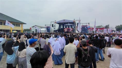 Banyak Anak Seragam Sma Di Kampanye Prabowo Gibran Di Pkor Way Halim