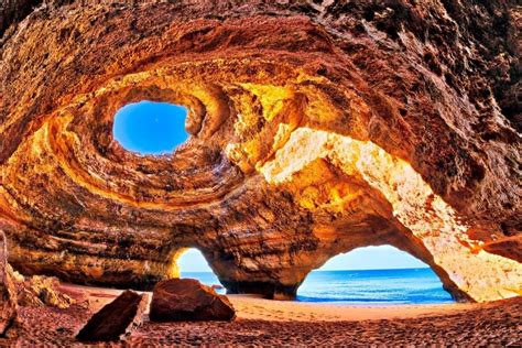 La Fascinante Grotte De Benagil