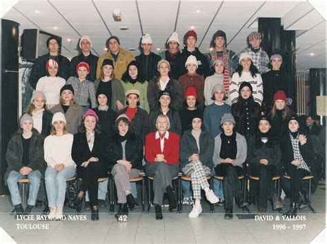 Photo De Classe Terminale De Lyc E Raymond Naves Copains D Avant