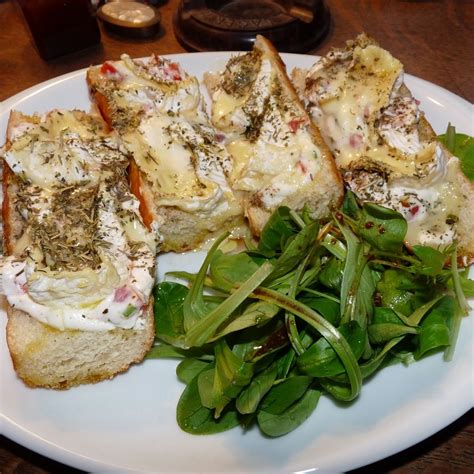 Tartines Aux Camembert Huile D Olive Herbes De Provence Cr Me