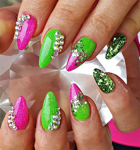 Pin by Sabrinna Soledad Briseño on Nails Green acrylic nails Neon