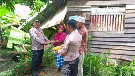 Rumah Warga Meurah Mulia Rusak Tertimpa Pohon Polres Lhokseumawe