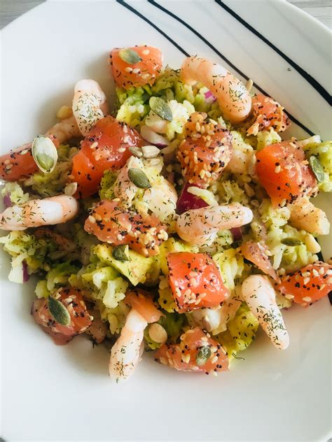 Salade Au Saumon Fumé Crevettes Et Avocat Les Recettes De Sylvie