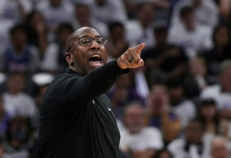 Kings Brown Unanimous Nba Coach Of The Year