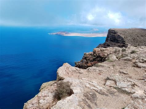 Fotos Vista De Famara Y El Archipi Lago Chinijo Desde Monta A Gayo