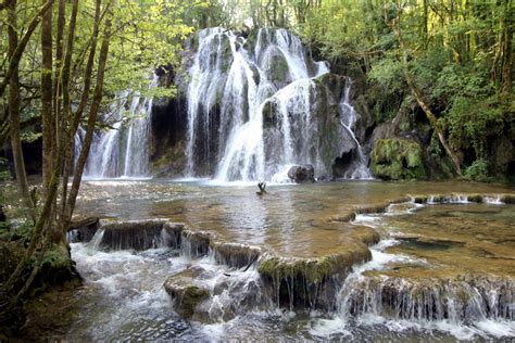 Jura Les Planches Un Pique Nique Au Bord De La Cascade Des Tufs