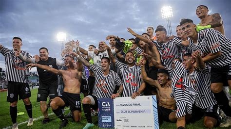 En Alberdi Godoy Cruz goleó a El Porvenir y avanzó a octavos de Copa