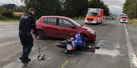 Nach Zusammenstoß mit PKW 27 jähriger Motorradfahrer schwer verletzt