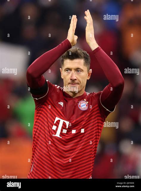 Robert Lewandowski Hi Res Stock Photography And Images Alamy