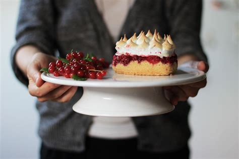 Currant Meringue Cake Recipe