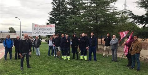 Trabajadores De Danosa En Fontanar Se Concentran Ante Las Puertas De La