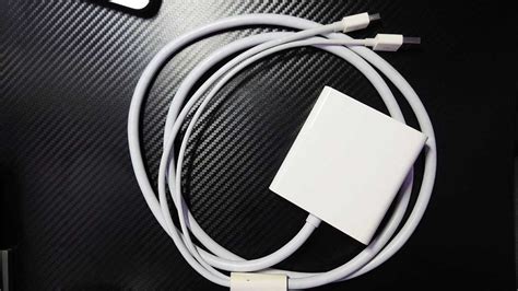 A Apple Mini Displayport To Dual Link Dvi Adapter