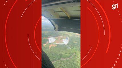 Vídeo Avião banda do cantor Tierry solta parte da fuselagem e faz