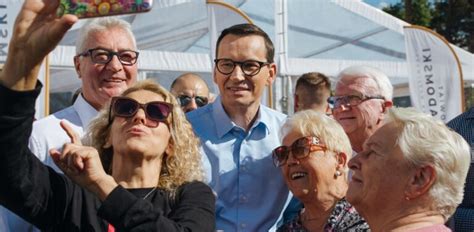 Mateusz Morawiecki Wspieramy Polskie Rodziny I Przed U Amy Wakacje