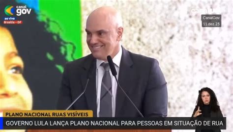 VÍDEO Moraes é ovacionado e ri gritos de Xandão em evento no