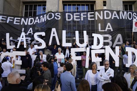 Abrazo Simbólico Al Hospital De Clínicas La Situación Es Lastimosa Denunciaron Los