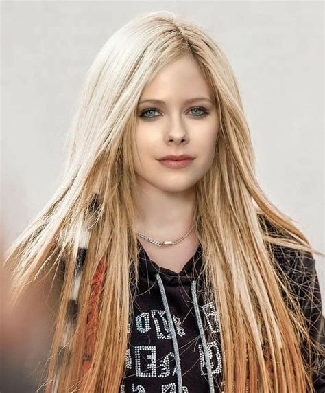 Avril Lavigne Famous Long Hair Styles Beauty Wallpaper Singers