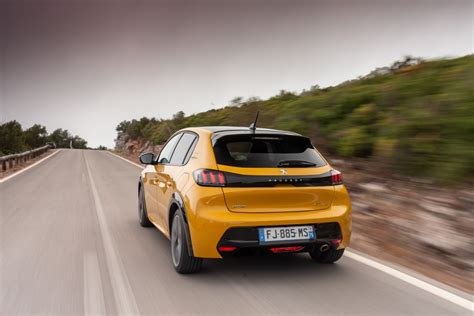 Photo Officielle Peugeot Ii Gt Line Jaune Faro Essais Pres