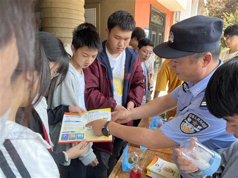 连云港市海州警方：禁毒宣传进校园 护航青春不“毒”行中国江苏网