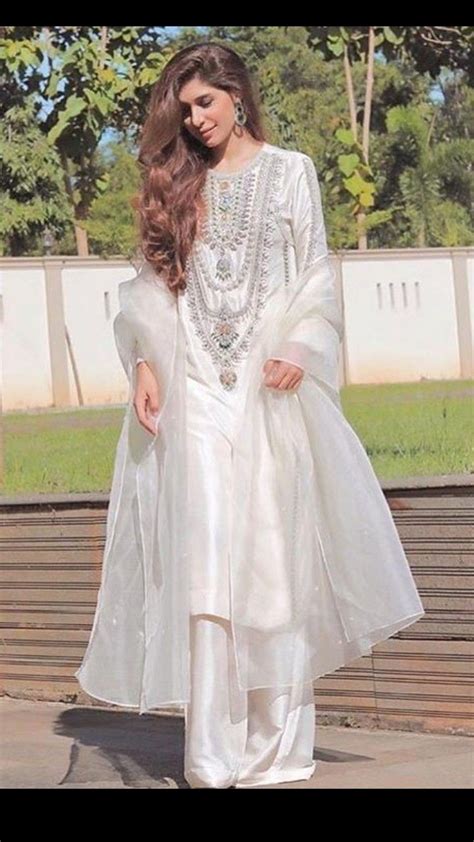 Pin By Syd Nusaiba On Stylish Suits Pakistani Fancy Dresses Trendy