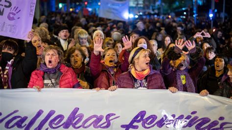 Miles De Personas Claman En España Contra La Violencia De Género Ni