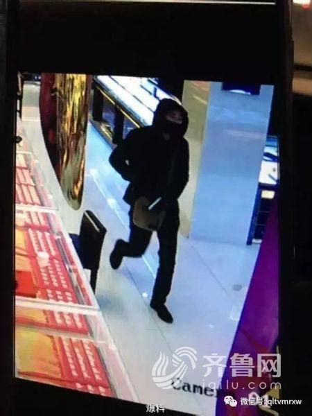 打赏网络女主播欠15万 青岛男子只身夜劫金店 新浪山东 新浪网