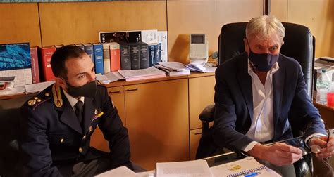 Sfregiato Al Volto Per Un Regolamento Di Conti Tra Spacciatori Tre Arresti