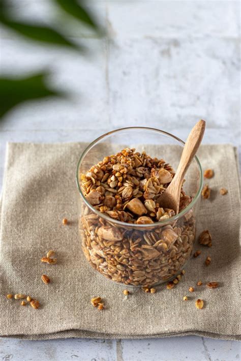 Granola Alle Mandorle E Grano Saraceno