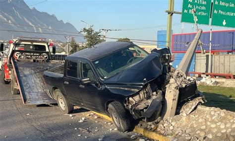 Impacta Camioneta Contra Poste De Cfe En Avenida Rangel Fr As