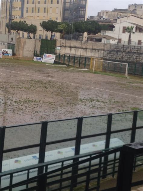 La Pioggia Ferma La Partita Vittoria Igea Virtus Rinviata Per Campo