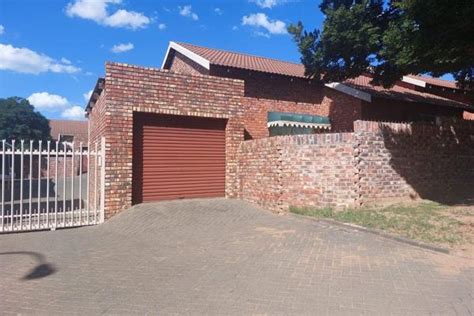 Uitsig Bloemfontein Property Property And Houses For Sale In Uitsig Bloemfontein