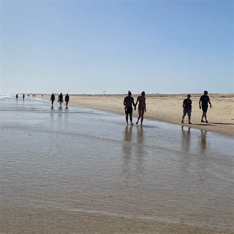 TAVIRA BEACH – Billy's Best Bottles: Billy Munnelly and Kato Wake, Wine