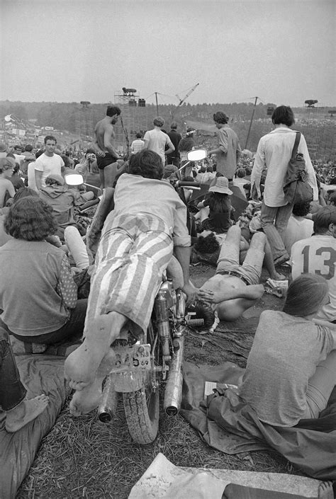 Fans Of The 1969 Woodstock Festival 53 Photographs That Show Just How