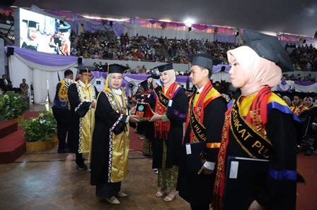 Unila Mewisuda Mahasiswa Dari Berbagai Program Krakatoa