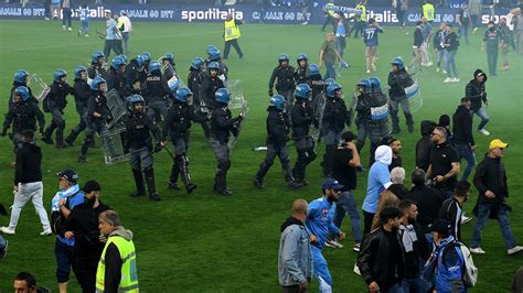 Invasione di campo e scontri tra tifosi di Napoli e Udinese cosa è